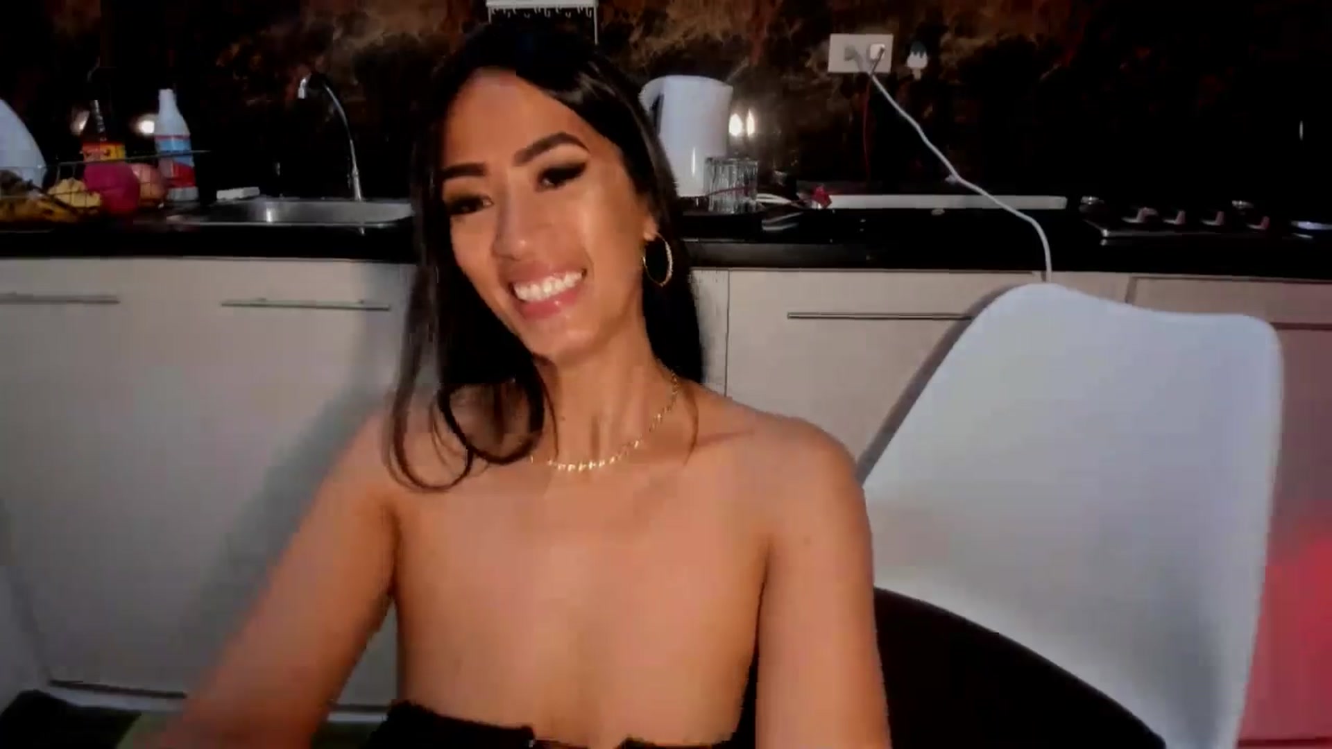 Gallery image thumbnail from AsianGoddesX's myfreecams stream on, 04/25/2025, 08:02 image 13 of 20