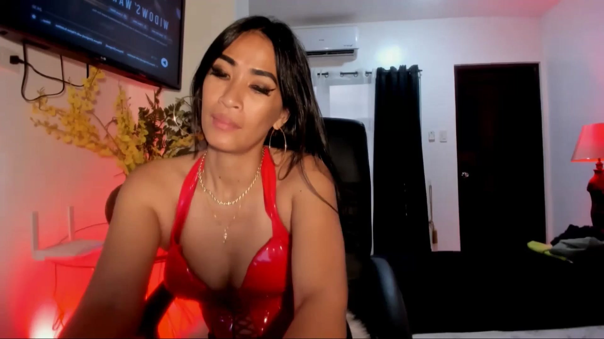 Gallery image thumbnail from AsianGoddesX's myfreecams stream on, 05/04/2025, 10:16 image 13 of 20