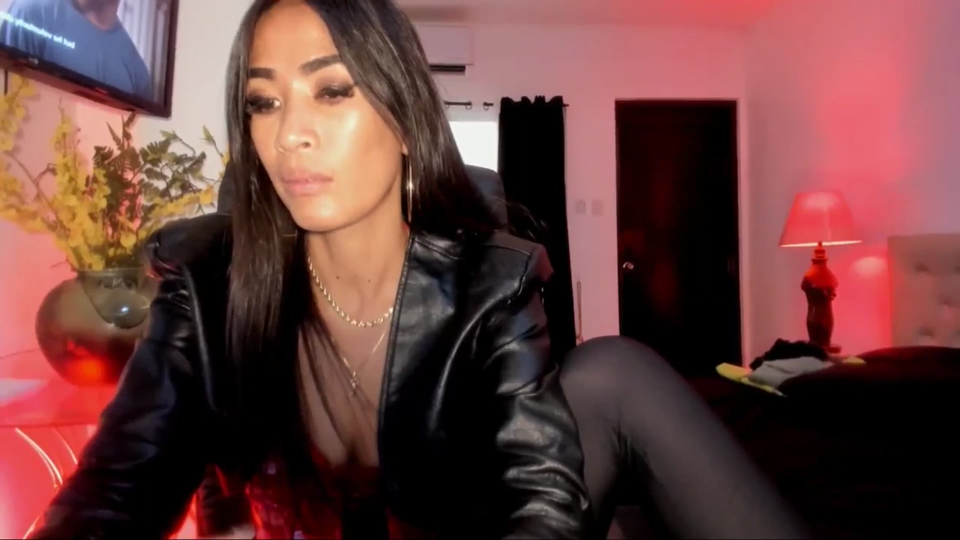 Gallery image thumbnail from AsianGoddesX's myfreecams stream on, 05/04/2025, 10:16 image 3 of 20