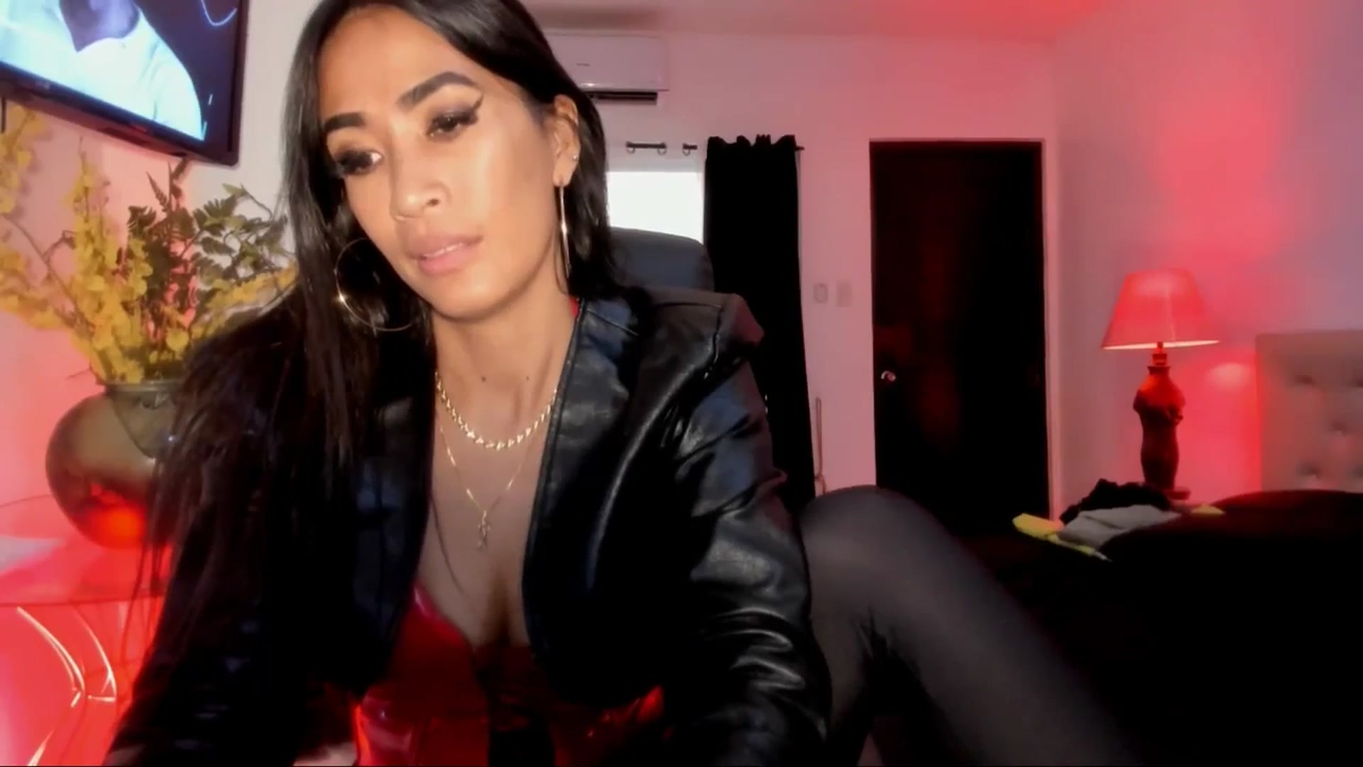 Gallery image thumbnail from AsianGoddesX's myfreecams stream on, 05/04/2025, 10:16 image 4 of 20