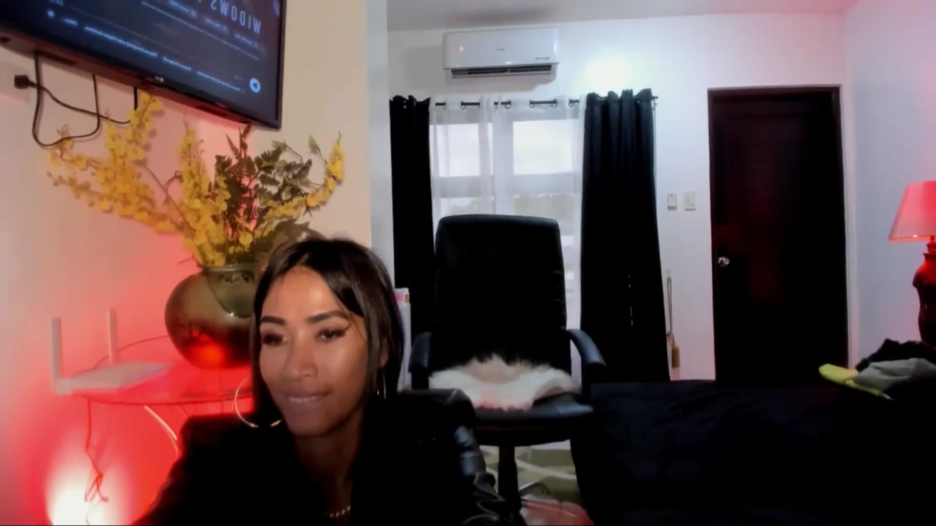 Gallery image thumbnail from AsianGoddesX's myfreecams stream on, 05/04/2025, 10:16 image 11 of 20