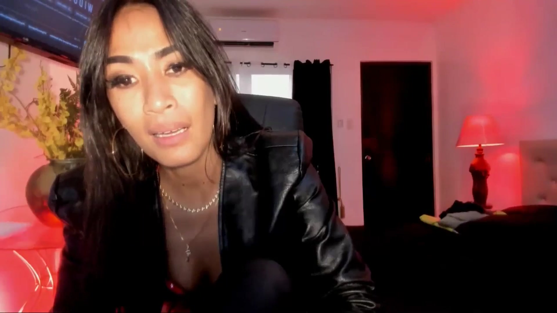 Gallery image thumbnail from AsianGoddesX's myfreecams stream on, 05/04/2025, 10:16 image 7 of 20