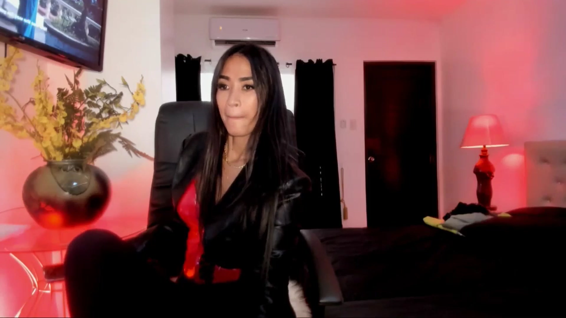 Gallery image thumbnail from AsianGoddesX's myfreecams stream on, 05/04/2025, 10:16 image 2 of 20