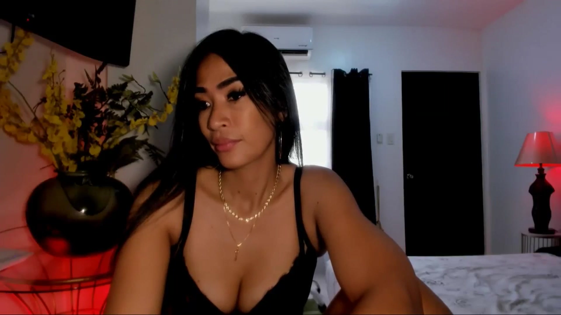 Gallery image thumbnail from AsianGoddesX's myfreecams stream on, 05/05/2025, 01:20 image 15 of 20