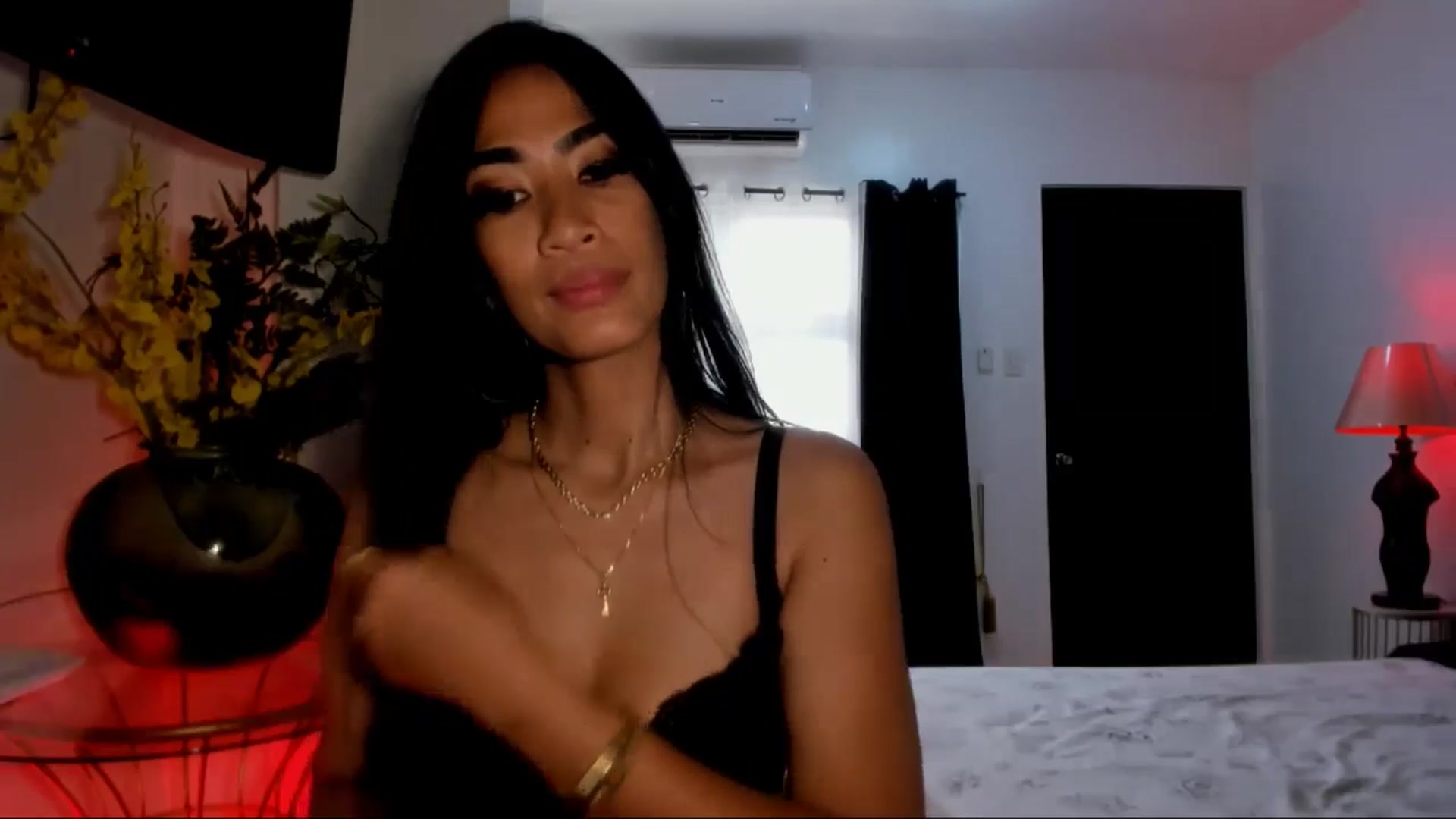 Gallery image thumbnail from AsianGoddesX's myfreecams stream on, 05/05/2025, 01:20 image 13 of 20