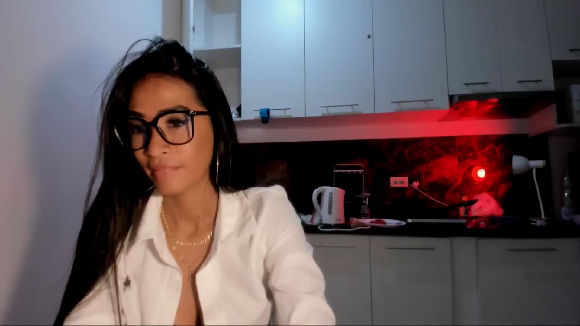 Gallery image thumbnail from AsianGoddesX's myfreecams stream on, 05/18/2025, 23:29 image 18 of 20