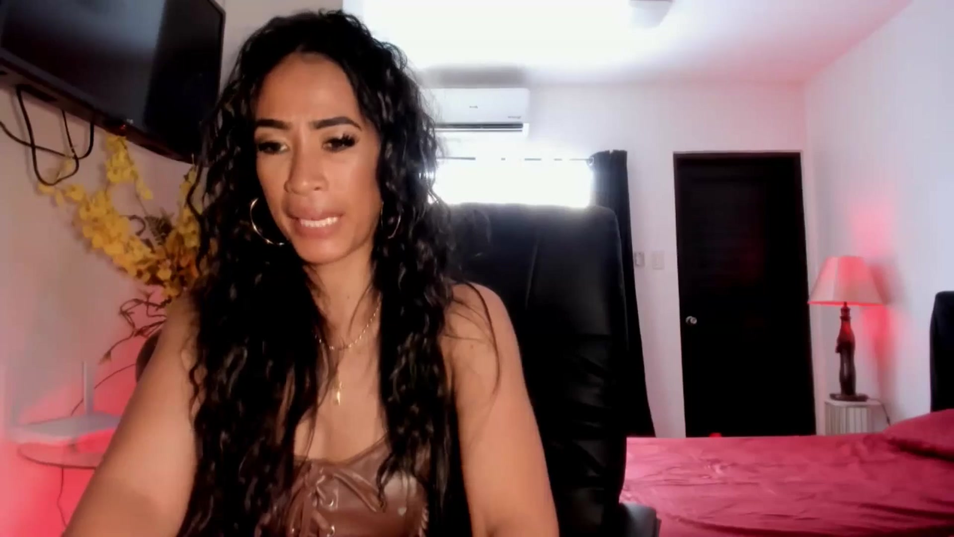 Gallery image thumbnail from AsianGoddesX's myfreecams stream on, 05/29/2025, 07:30 image 14 of 20