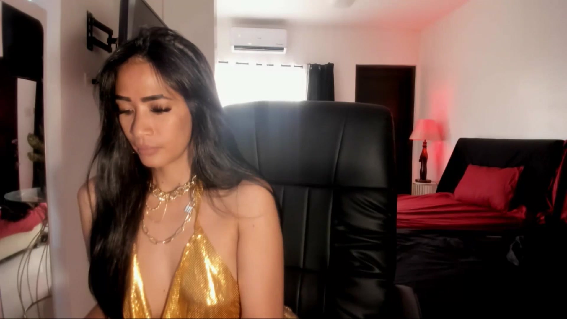 Gallery image thumbnail from AsianGoddesX's myfreecams stream on, 06/02/2025, 02:37 image 10 of 20