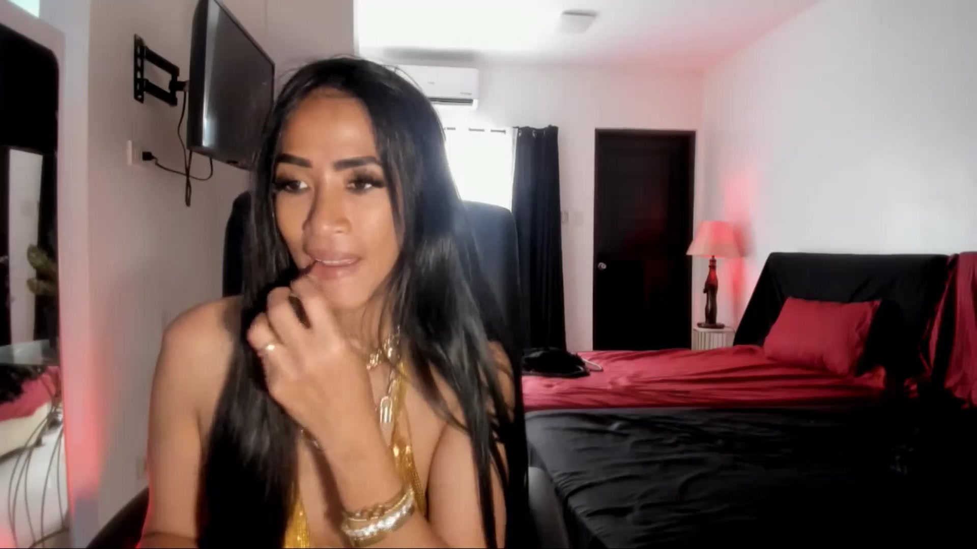 Gallery image thumbnail from AsianGoddesX's myfreecams stream on, 06/02/2025, 03:29 image 10 of 20