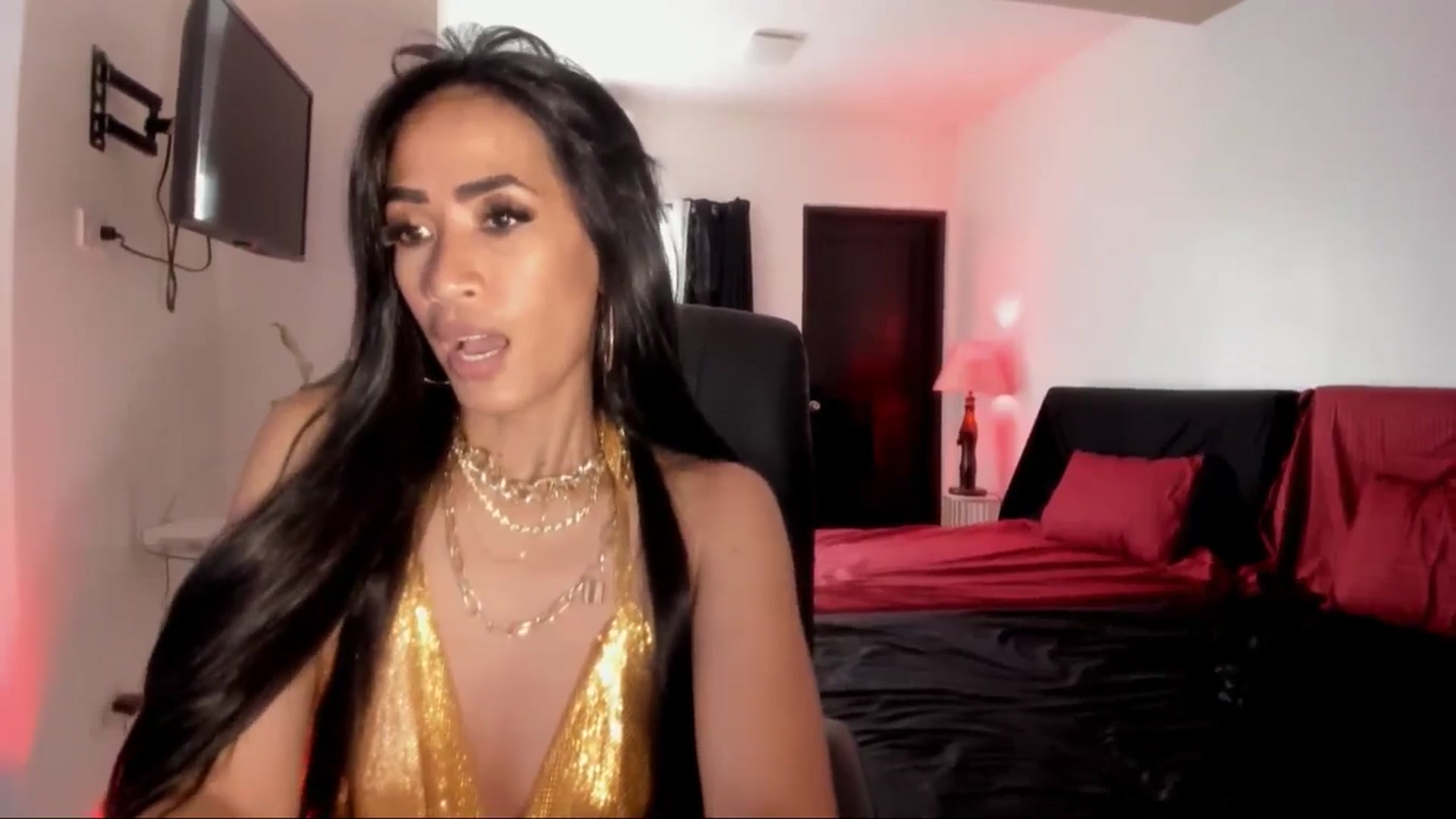 Gallery image thumbnail from AsianGoddesX's myfreecams stream on, 06/02/2025, 04:31 image 4 of 20