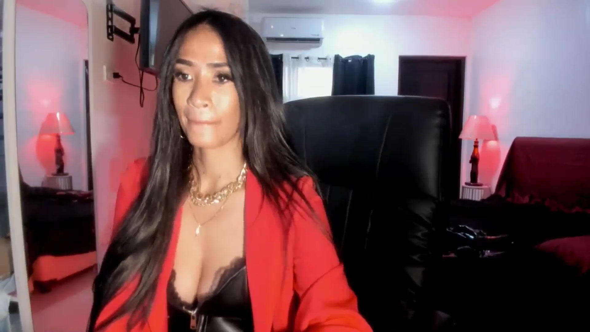 Gallery image thumbnail from AsianGoddesX's myfreecams stream on, 06/03/2025, 07:06 image 12 of 20
