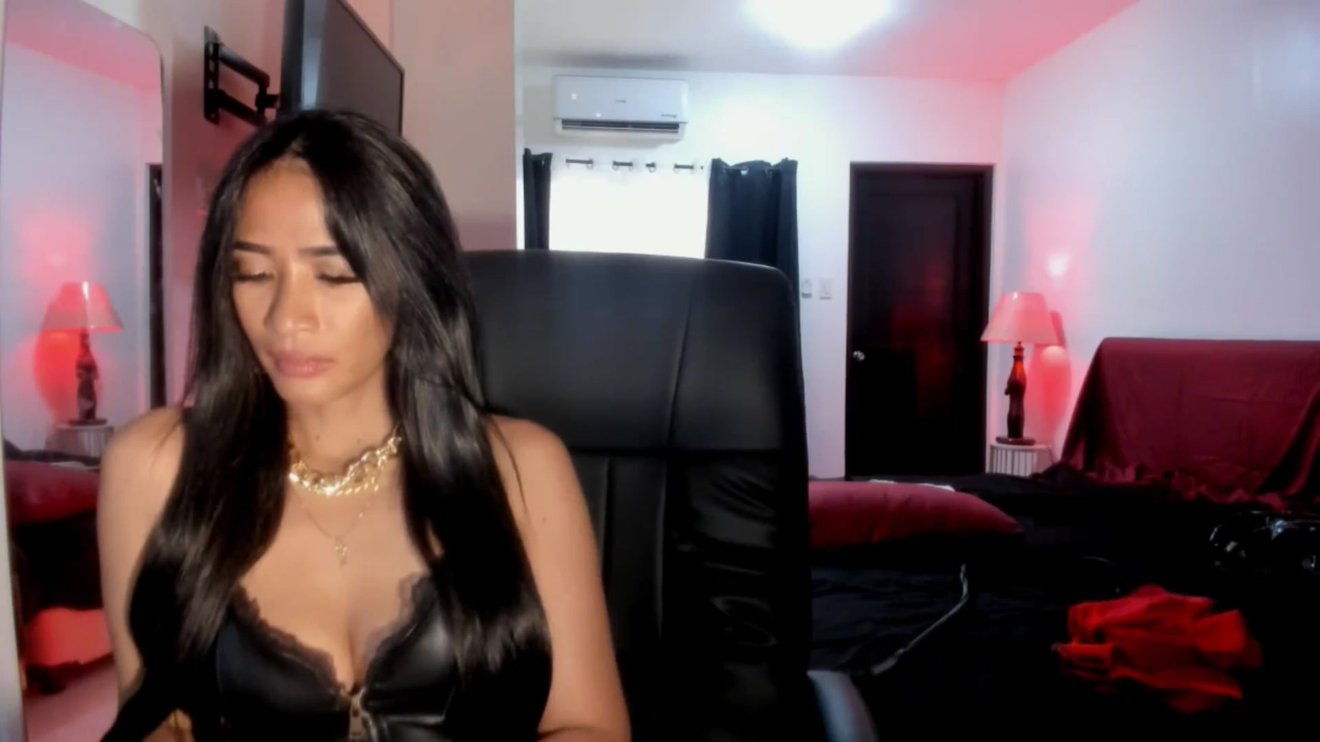 Gallery image thumbnail from AsianGoddesX's myfreecams stream on, 06/03/2025, 08:00 image 8 of 20