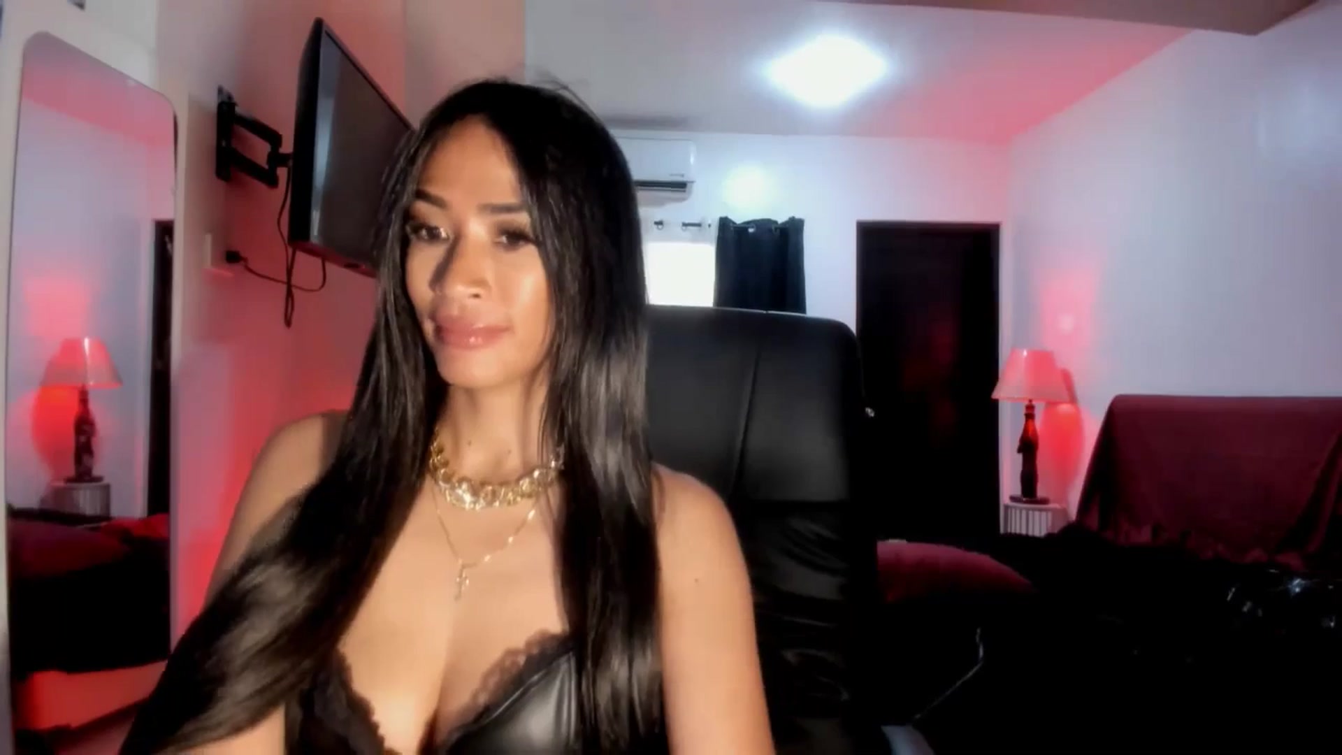 Gallery image thumbnail from AsianGoddesX's myfreecams stream on, 06/03/2025, 08:00 image 16 of 20