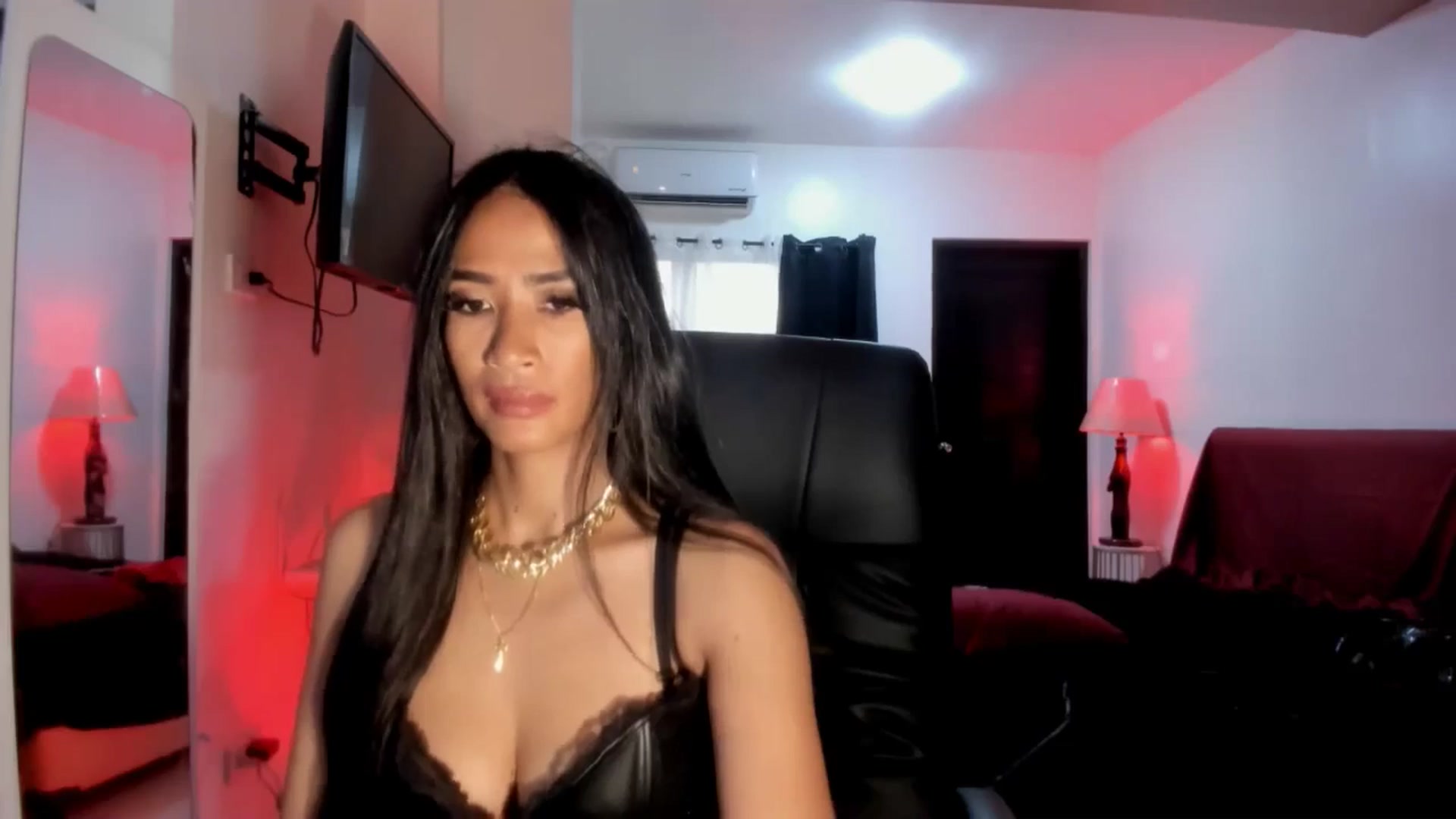 Gallery image thumbnail from AsianGoddesX's myfreecams stream on, 06/03/2025, 08:00 image 15 of 20