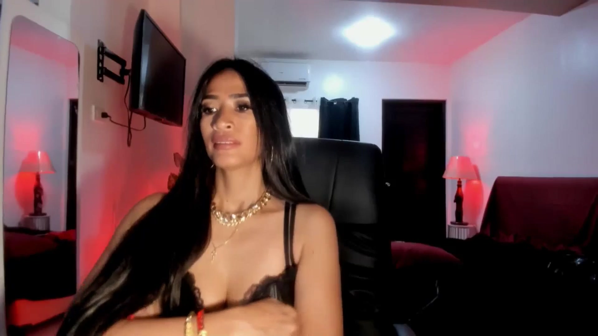 Gallery image thumbnail from AsianGoddesX's myfreecams stream on, 06/03/2025, 08:00 image 14 of 20