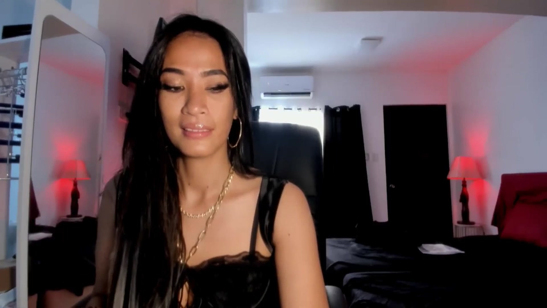 Gallery image thumbnail from AsianGoddesX's myfreecams stream on, 06/04/2025, 24:59 image 11 of 20