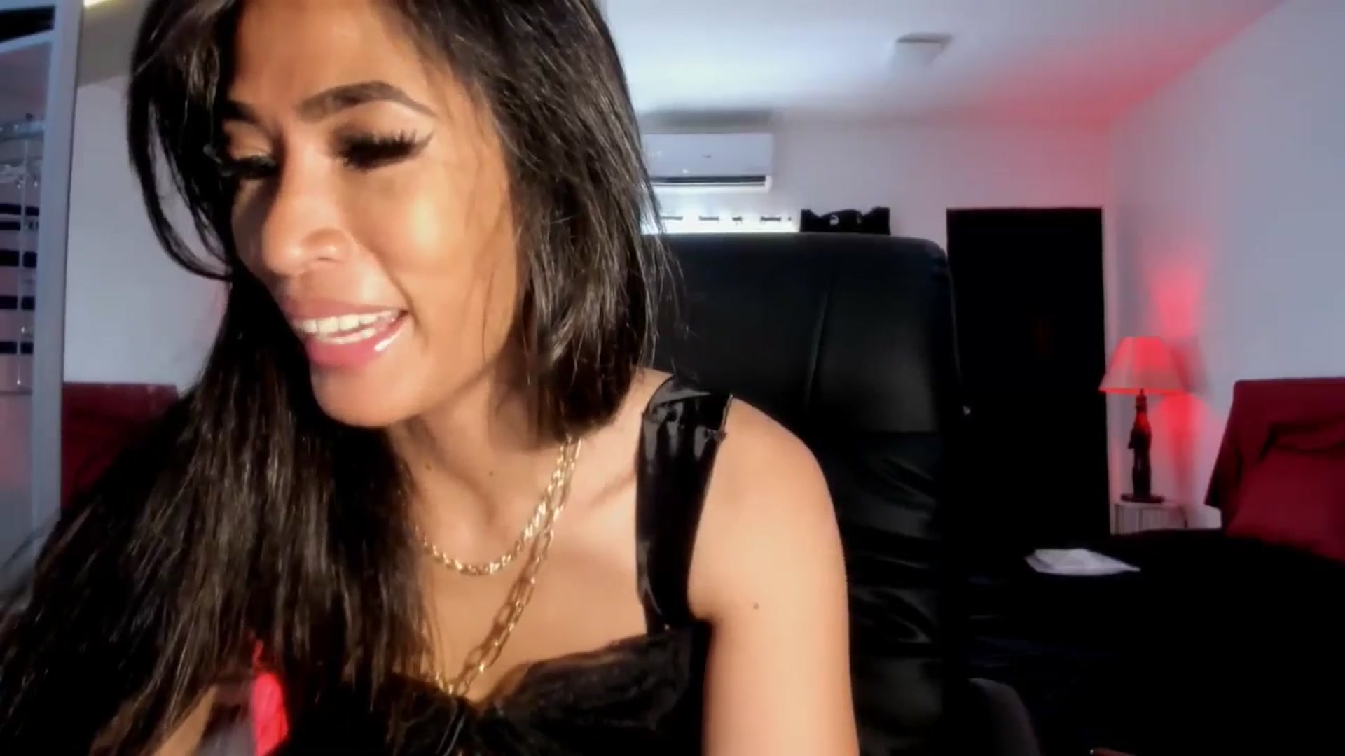 Gallery image thumbnail from AsianGoddesX's myfreecams stream on, 06/04/2025, 24:59 image 4 of 20