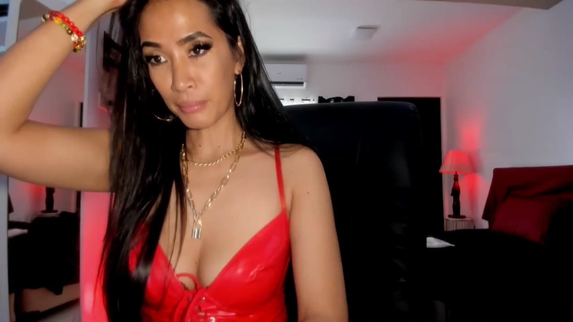 Gallery image thumbnail from AsianGoddesX's myfreecams stream on, 06/04/2025, 04:13 image 6 of 20