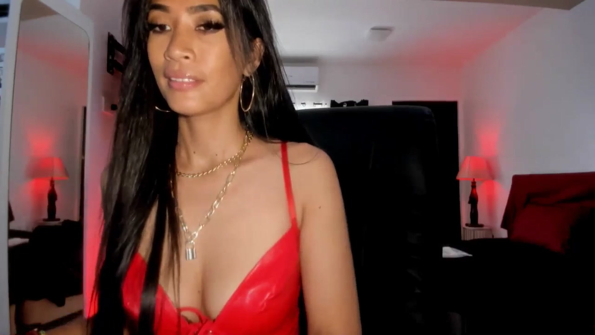 Gallery image thumbnail from AsianGoddesX's myfreecams stream on, 06/04/2025, 04:13 image 4 of 20