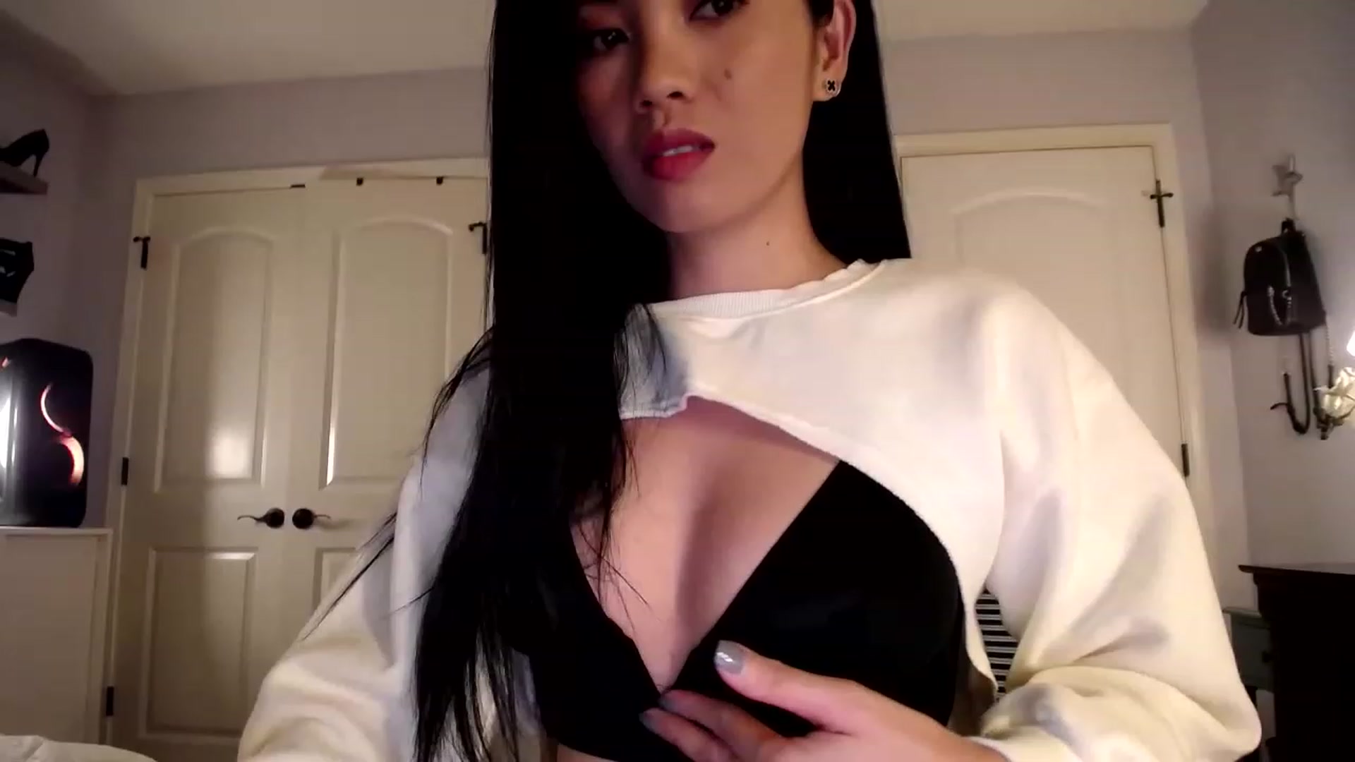 Gallery image thumbnail from AsianLuv_4U's myfreecams stream on, 11/16/2022, 01:16 image 1 of 20