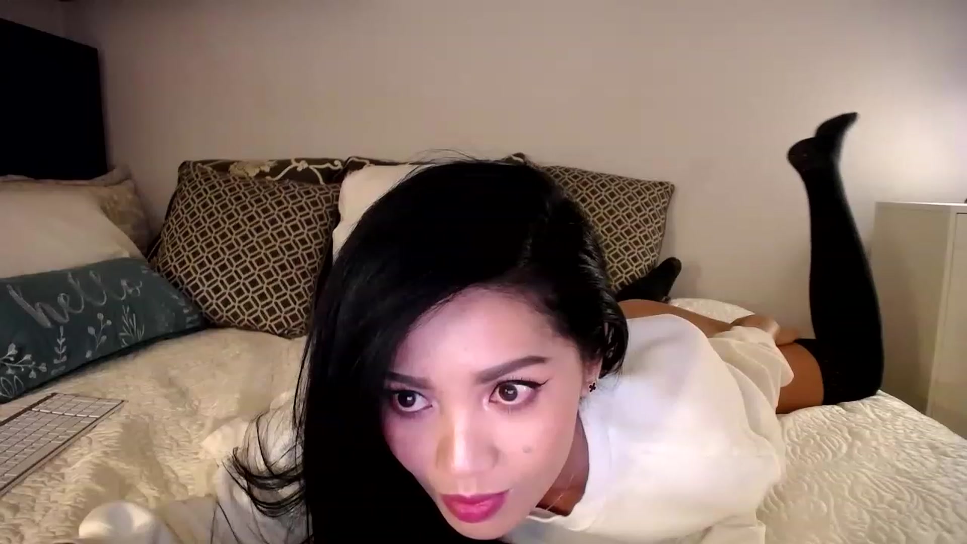 Gallery image thumbnail from AsianLuv_4U's myfreecams stream on, 11/16/2022, 01:16 image 3 of 20