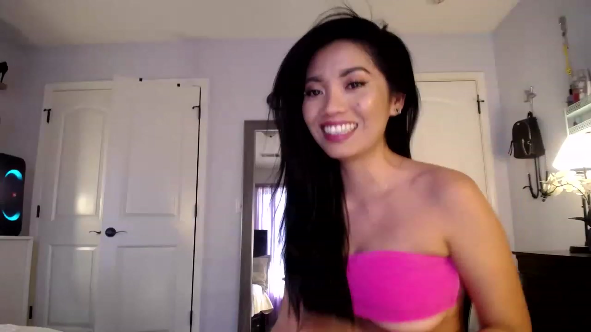 Gallery image thumbnail from AsianLuv_4U's myfreecams stream on, 11/17/2022, 18:54 image 15 of 20