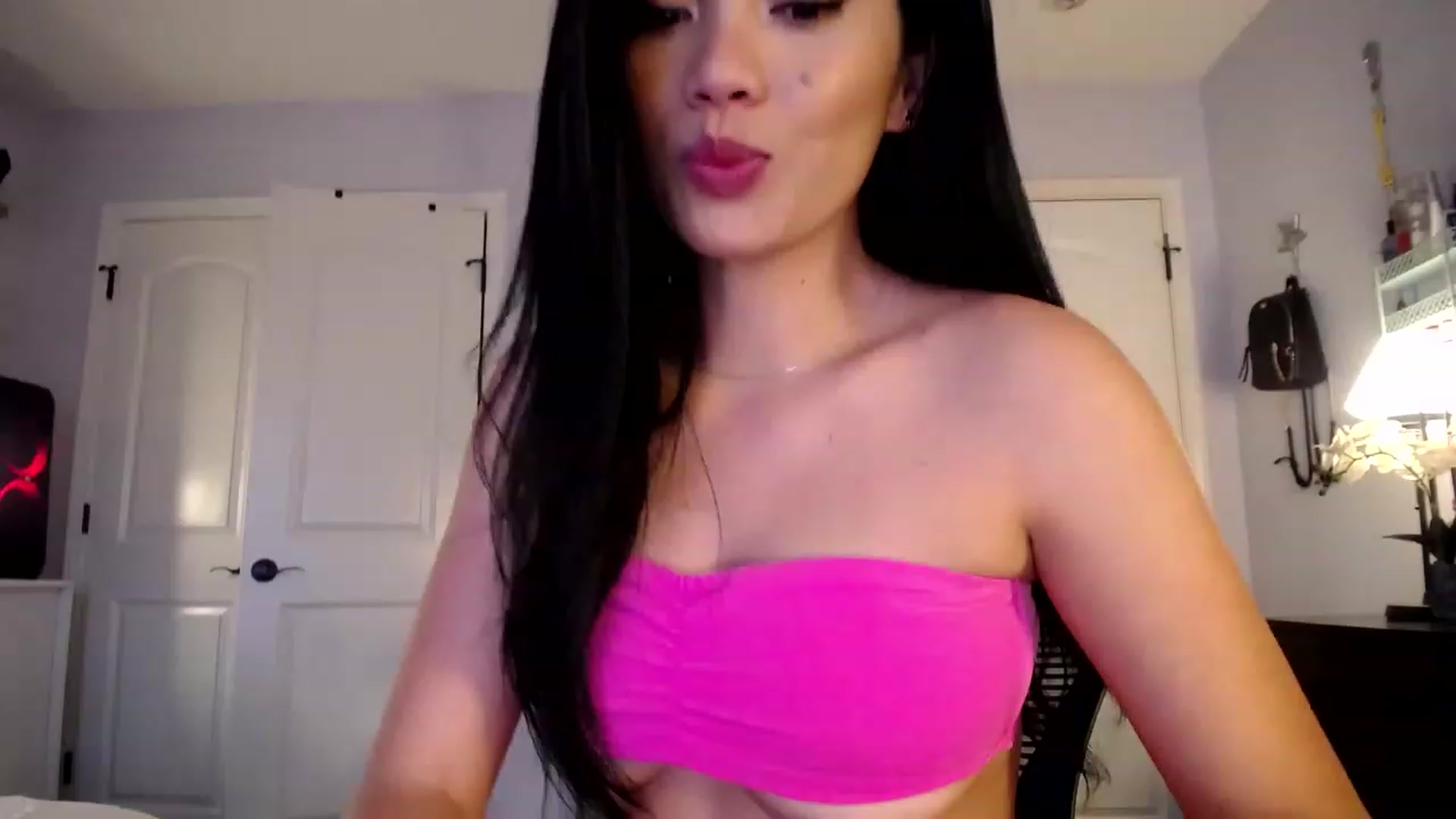 Gallery image thumbnail from AsianLuv_4U's myfreecams stream on, 11/17/2022, 18:54 image 18 of 20