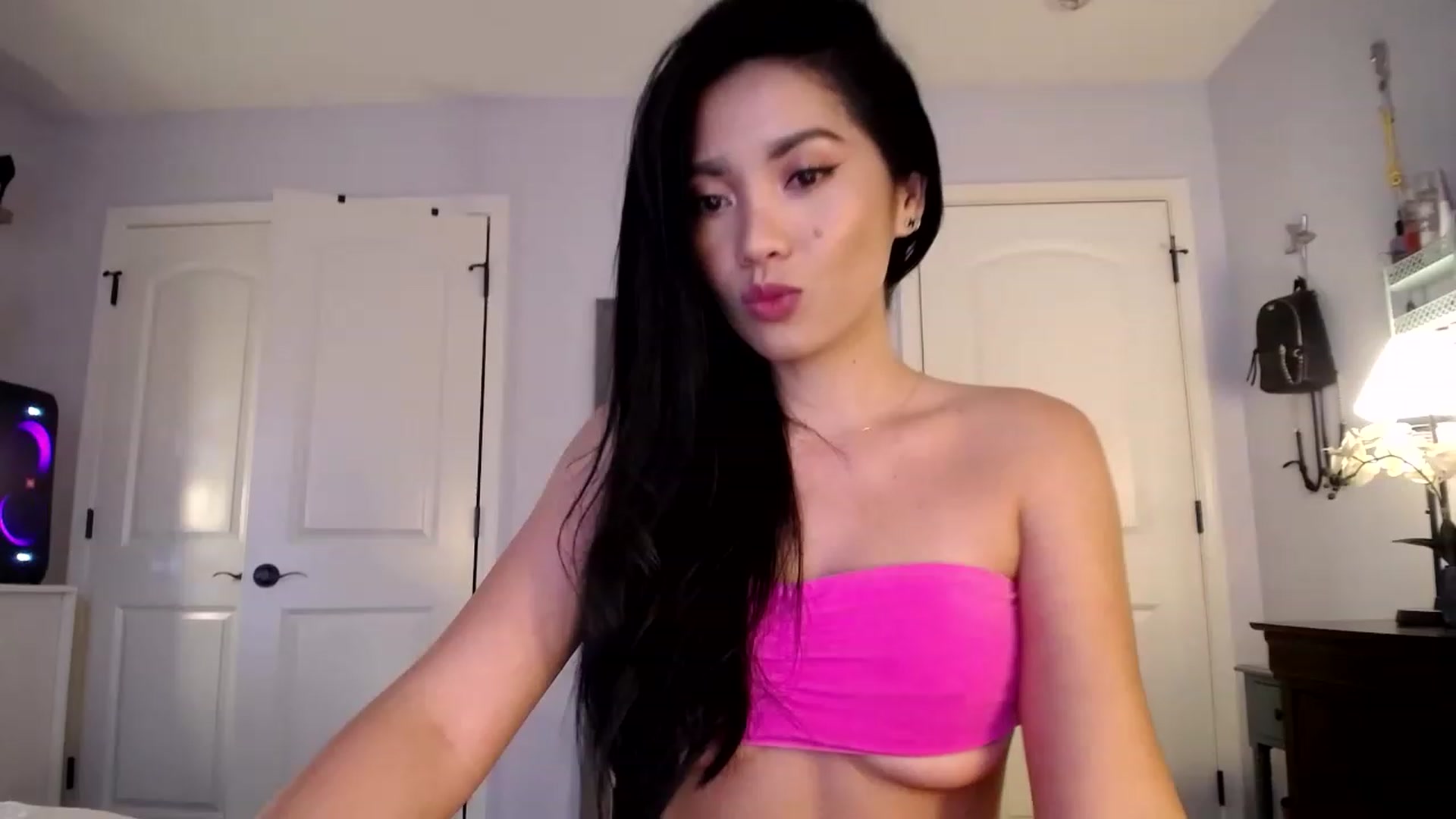 Gallery image thumbnail from AsianLuv_4U's myfreecams stream on, 11/17/2022, 18:54 image 9 of 20