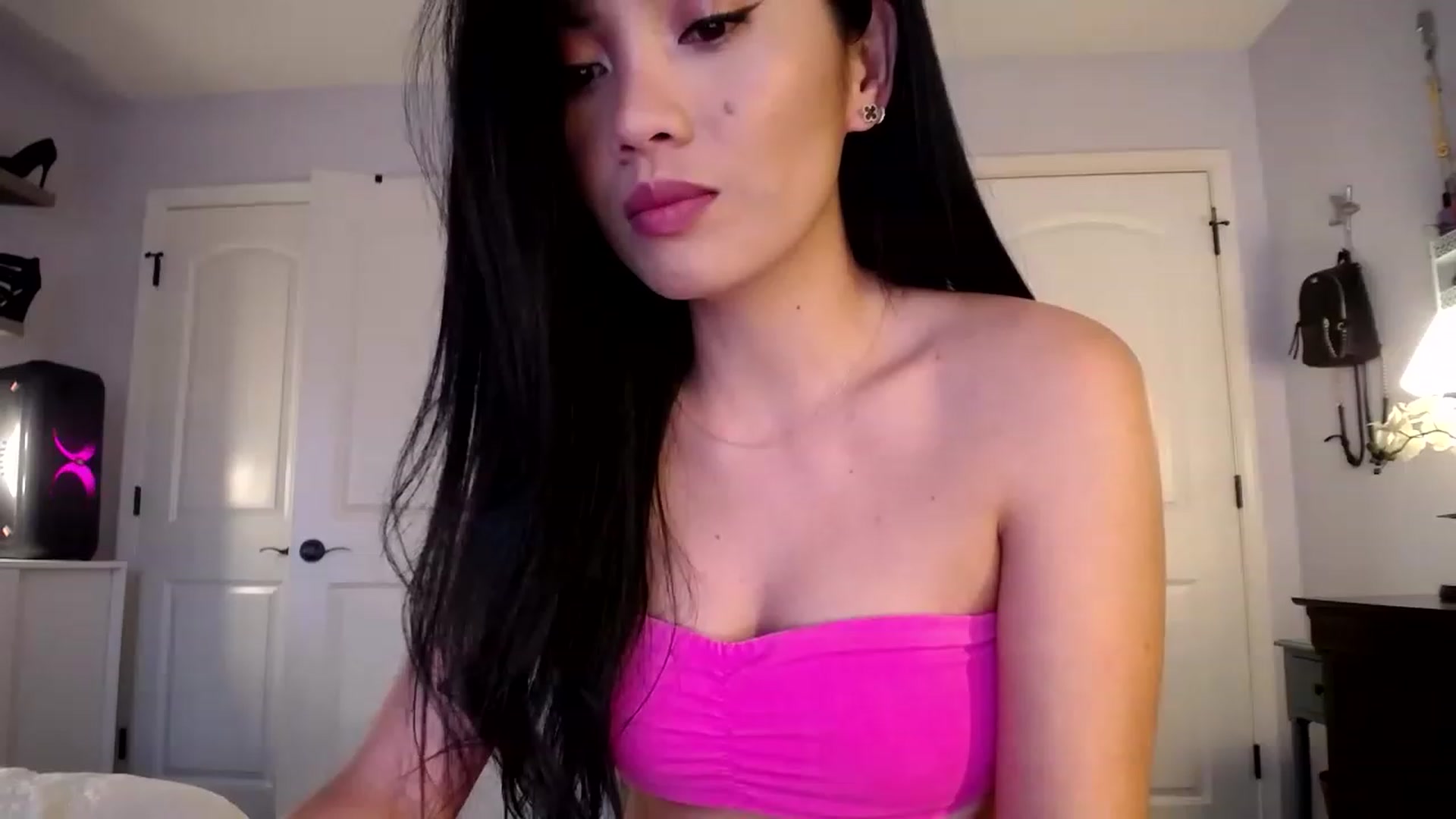Gallery image thumbnail from AsianLuv_4U's myfreecams stream on, 11/17/2022, 20:15 image 4 of 20