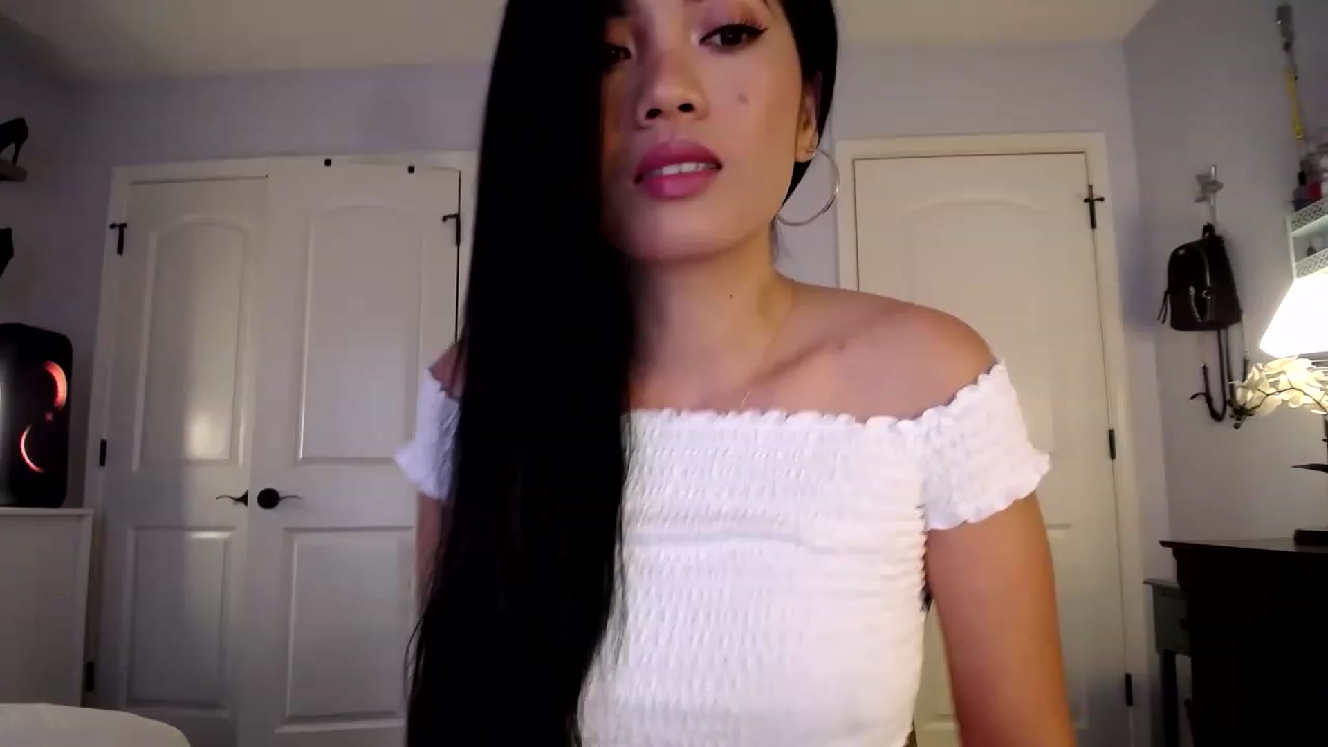Gallery image thumbnail from AsianLuv_4U's myfreecams stream on, 11/19/2022, 18:01 image 8 of 20