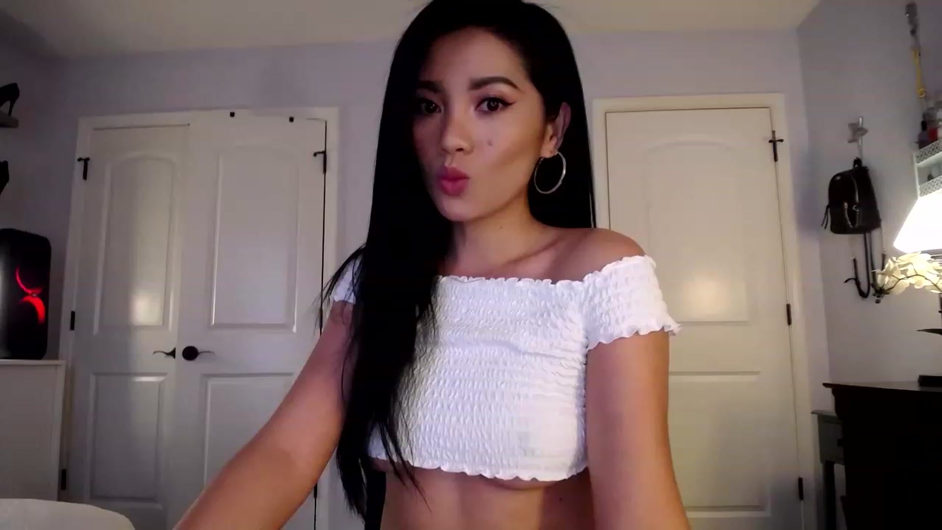 Gallery image thumbnail from AsianLuv_4U's myfreecams stream on, 11/19/2022, 18:01 image 1 of 20