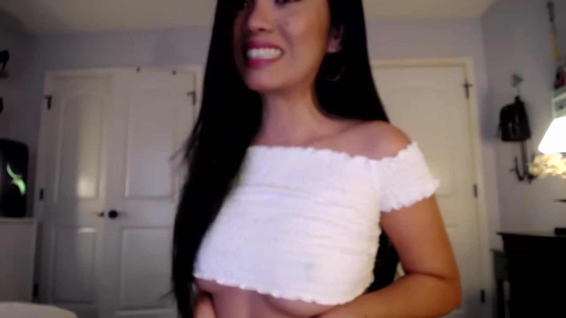 Gallery image thumbnail from AsianLuv_4U's myfreecams stream on, 11/19/2022, 18:01 image 3 of 20
