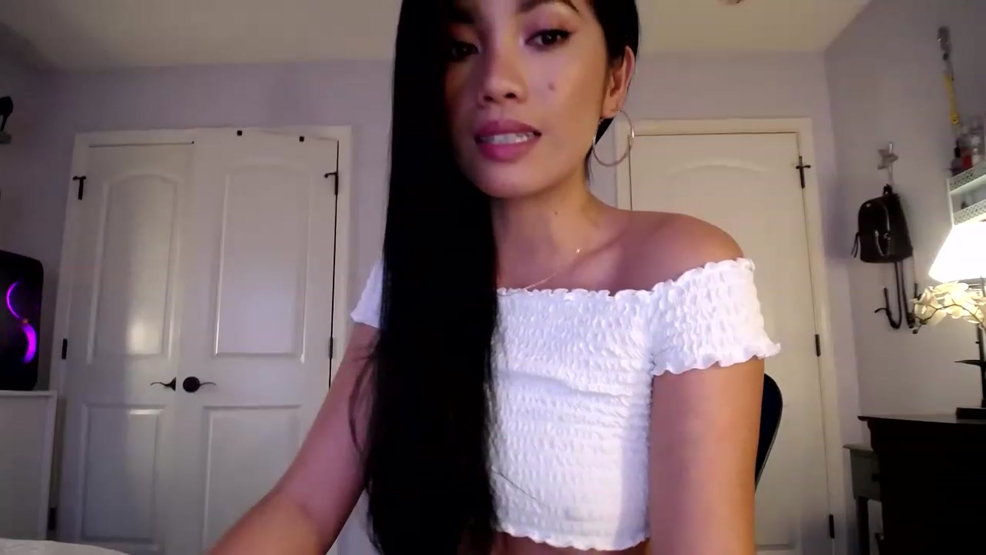 Gallery image thumbnail from AsianLuv_4U's myfreecams stream on, 11/19/2022, 19:55 image 20 of 20