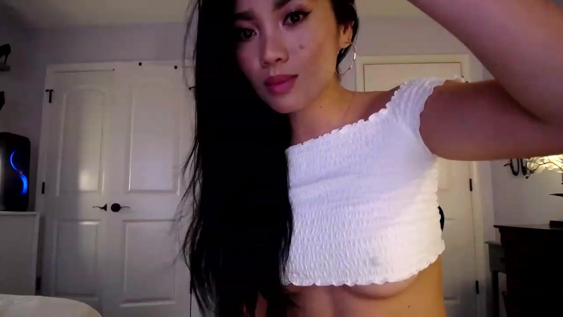 Gallery image thumbnail from AsianLuv_4U's myfreecams stream on, 11/19/2022, 19:55 image 12 of 20