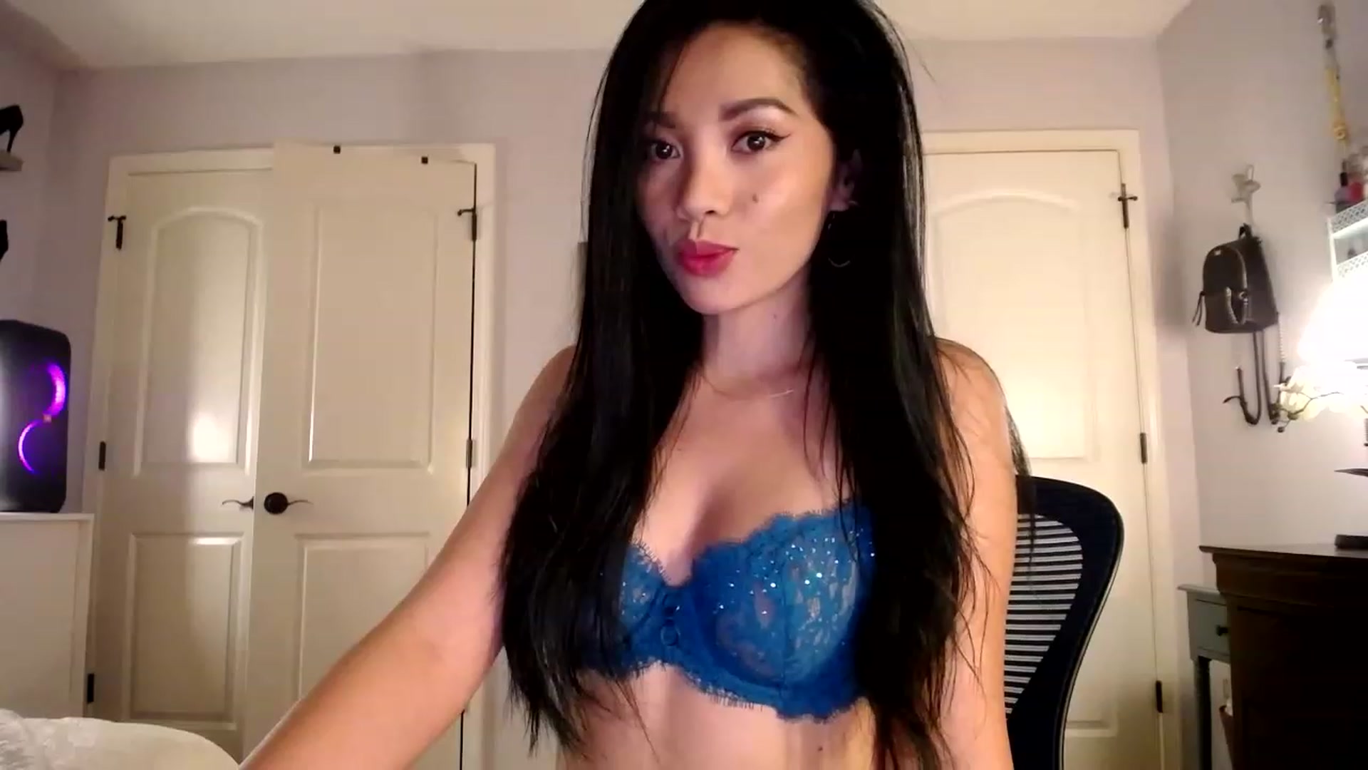 Gallery image thumbnail from AsianLuv_4U's myfreecams stream on, 11/20/2022, 01:44 image 7 of 20