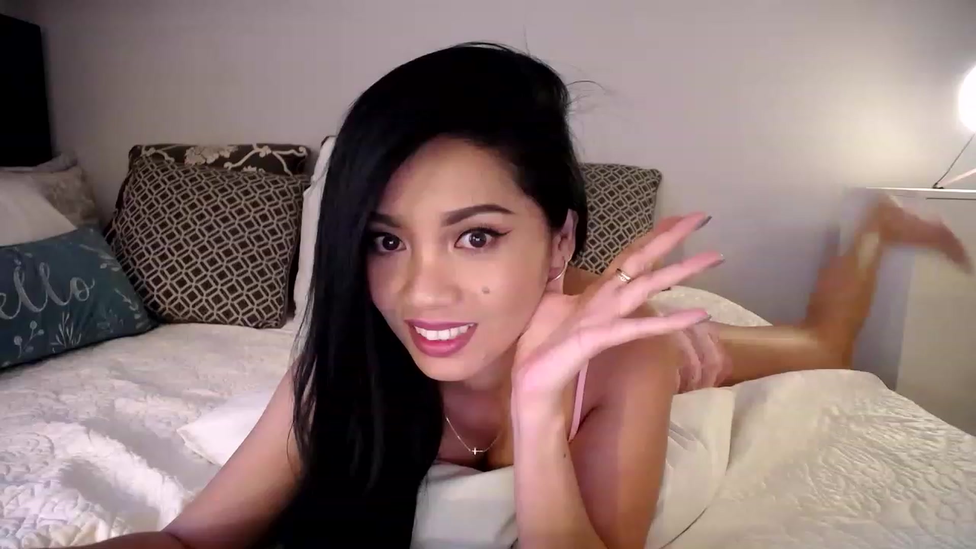 Gallery image thumbnail from AsianLuv_4U's myfreecams stream on, 11/20/2022, 19:10 image 1 of 20