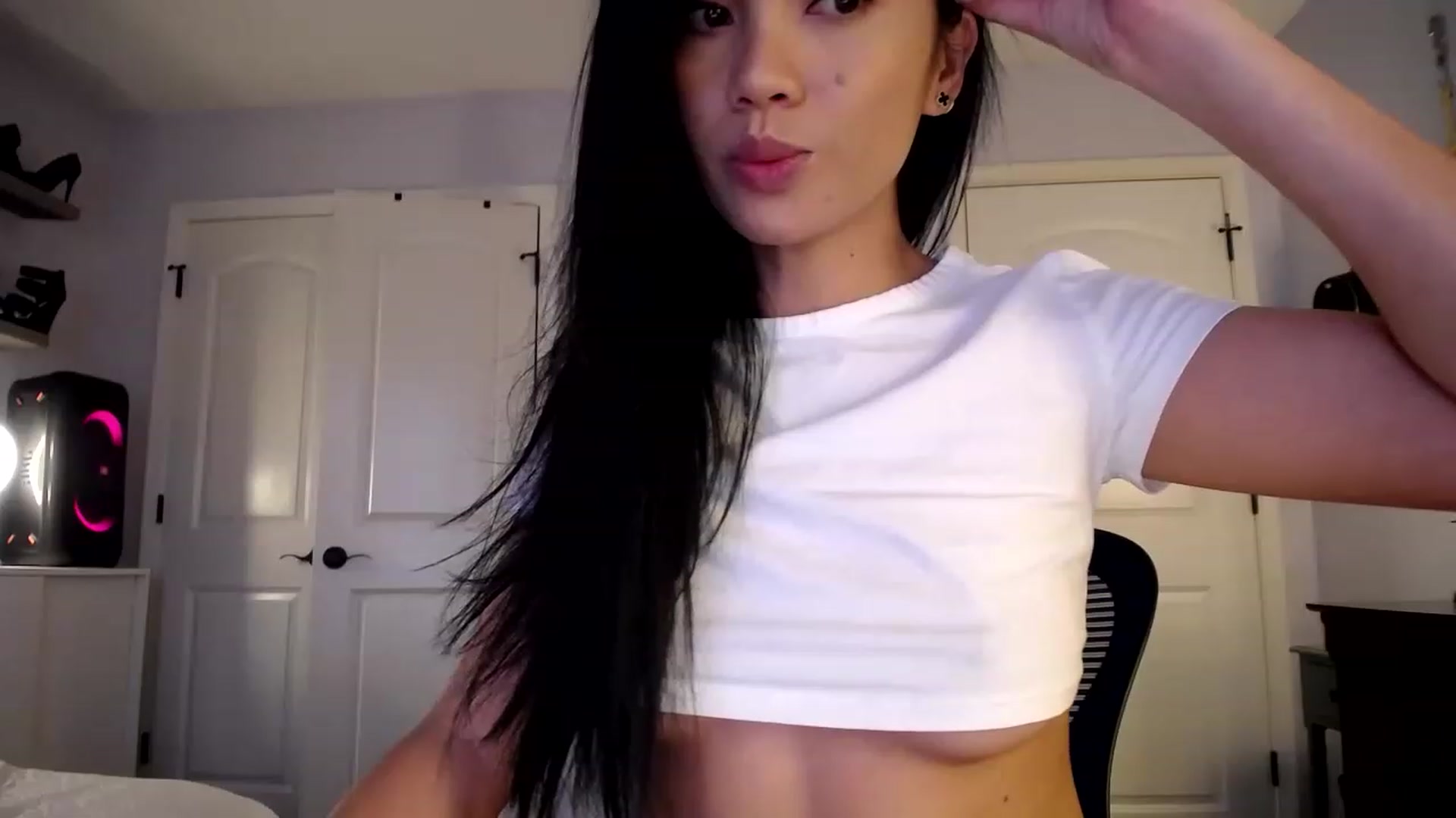 Gallery image thumbnail from AsianLuv_4U's myfreecams stream on, 11/21/2022, 19:00 image 15 of 20