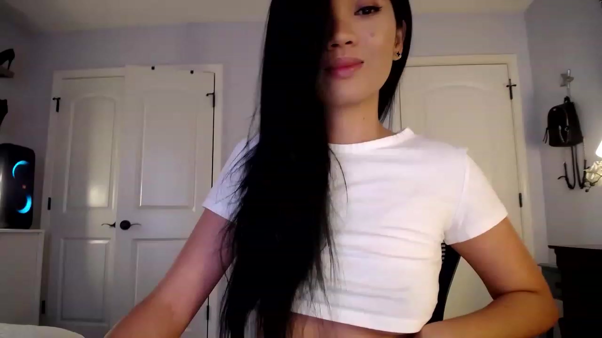 Gallery image thumbnail from AsianLuv_4U's myfreecams stream on, 11/21/2022, 19:00 image 4 of 20