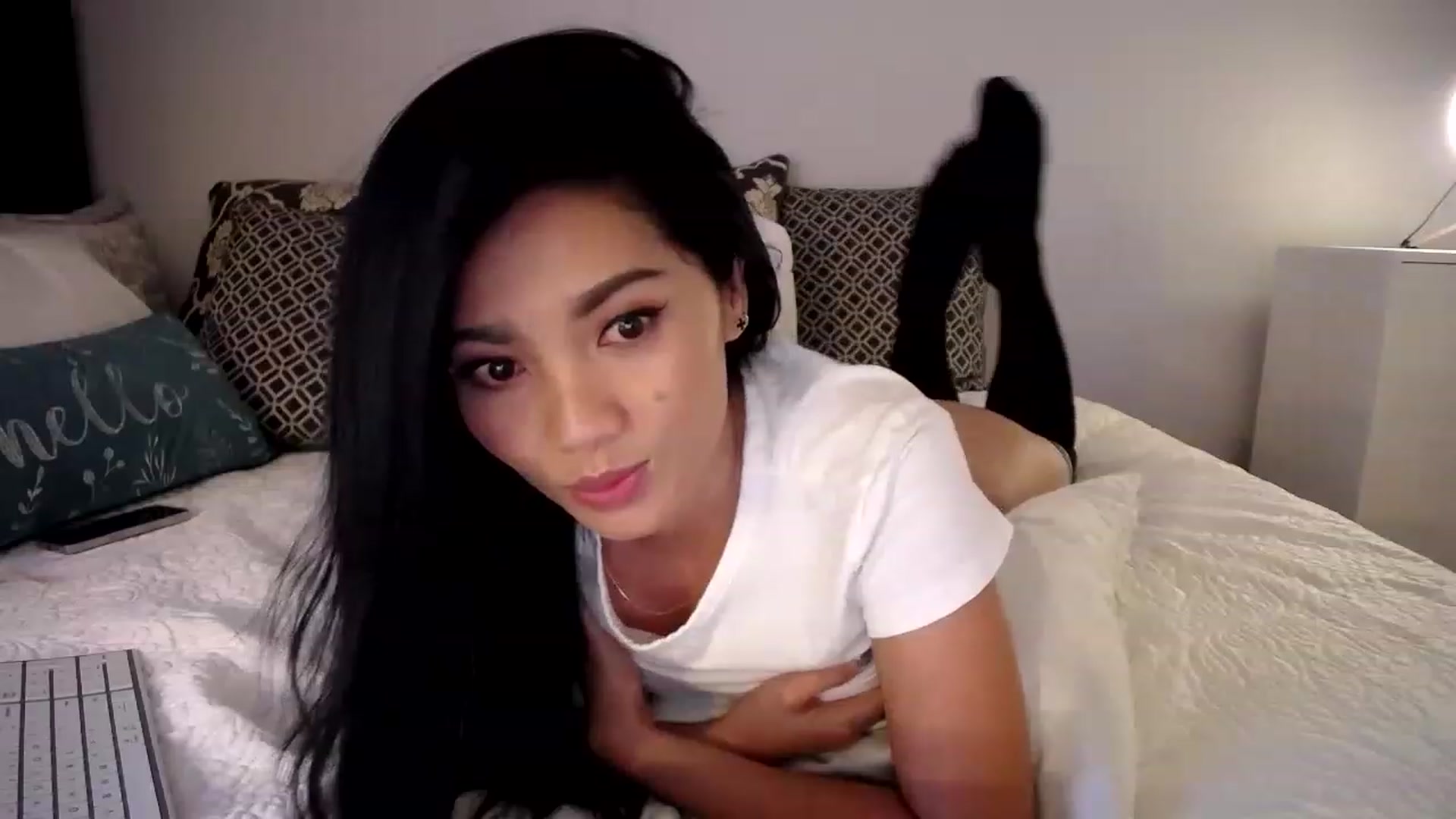 Gallery image thumbnail from AsianLuv_4U's myfreecams stream on, 11/21/2022, 19:00 image 8 of 20