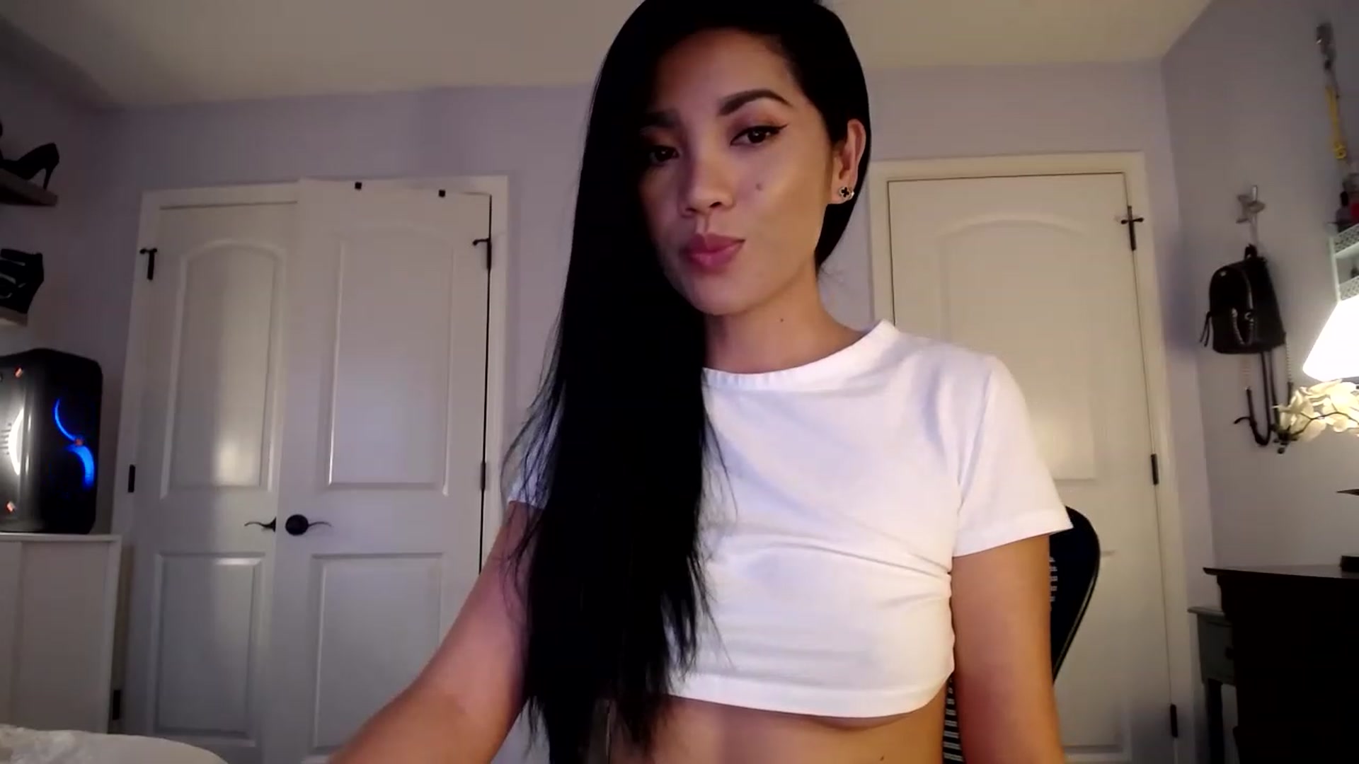 Gallery image thumbnail from AsianLuv_4U's myfreecams stream on, 11/21/2022, 20:14 image 18 of 20
