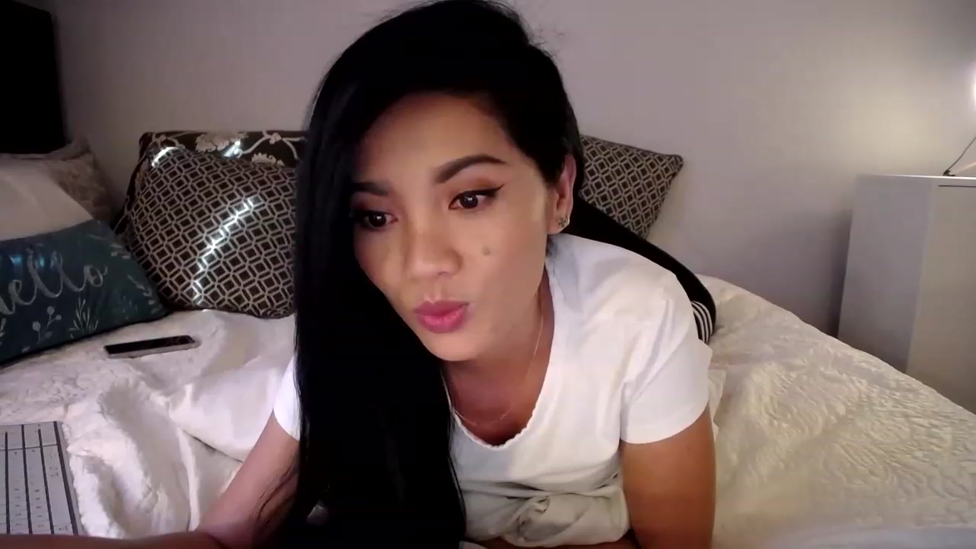 Gallery image thumbnail from AsianLuv_4U's myfreecams stream on, 11/21/2022, 20:14 image 7 of 20
