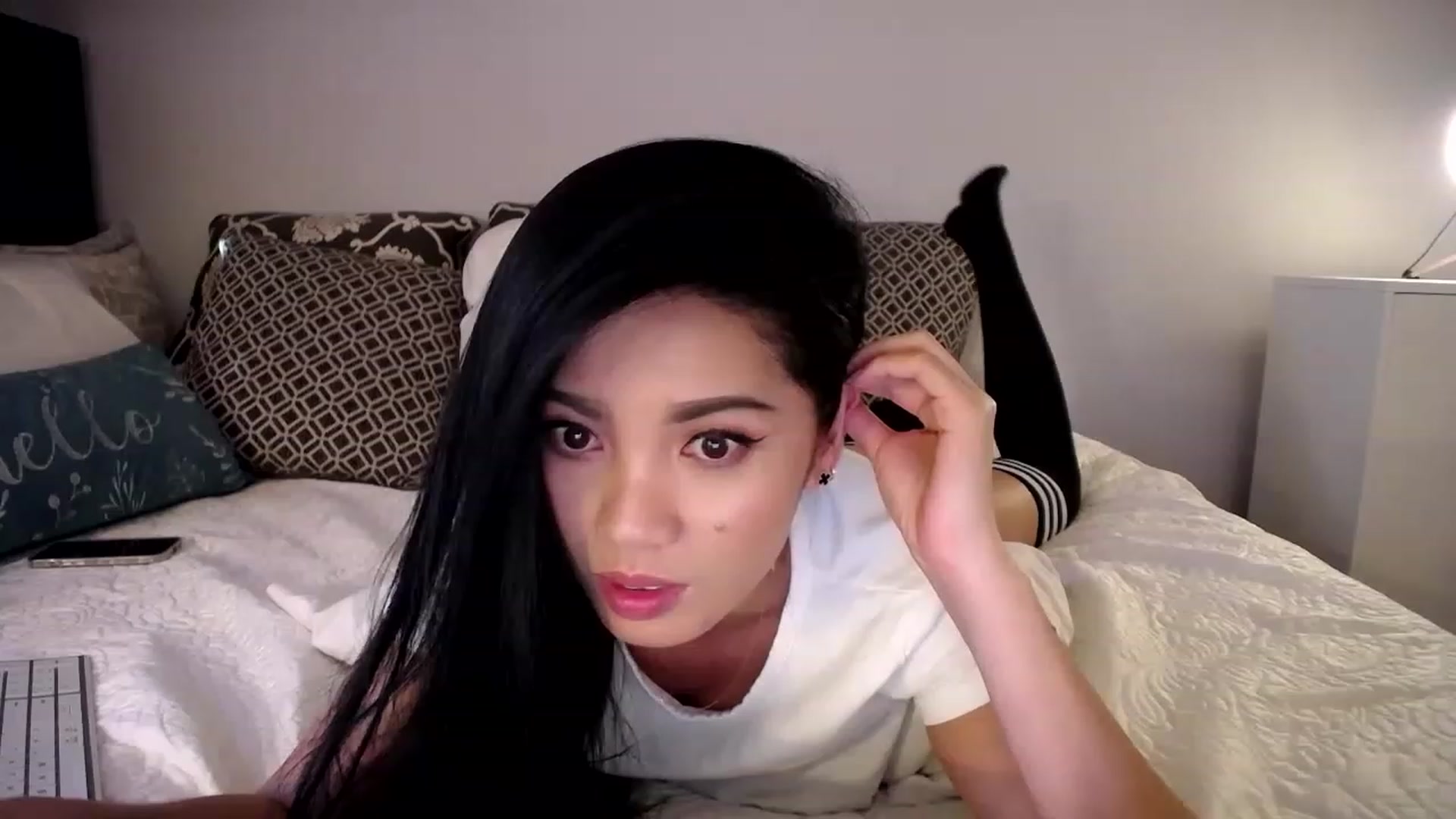 Gallery image thumbnail from AsianLuv_4U's myfreecams stream on, 11/21/2022, 20:14 image 1 of 20