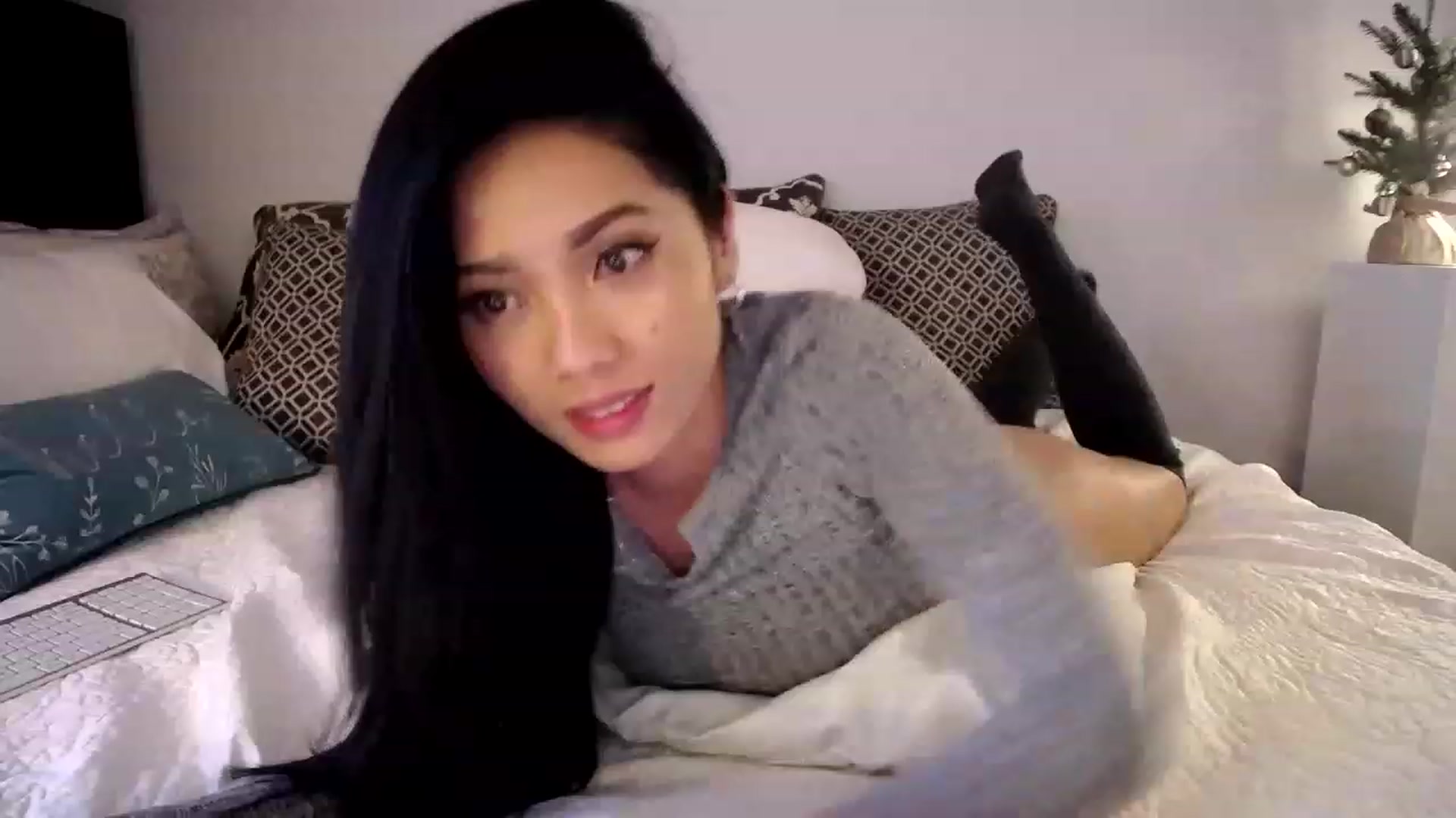 Gallery image thumbnail from AsianLuv_4U's myfreecams stream on, 12/16/2022, 17:55 image 14 of 20