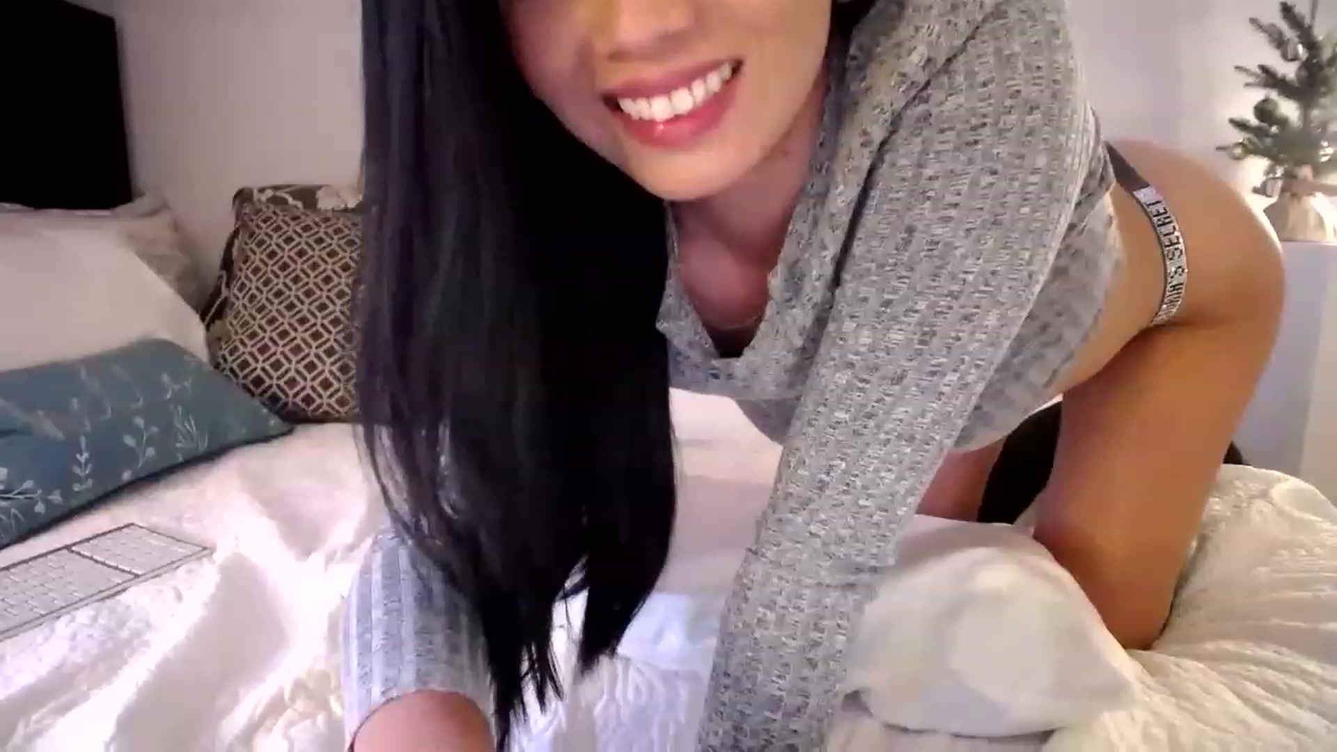 Gallery image thumbnail from AsianLuv_4U's myfreecams stream on, 12/16/2022, 17:55 image 18 of 20
