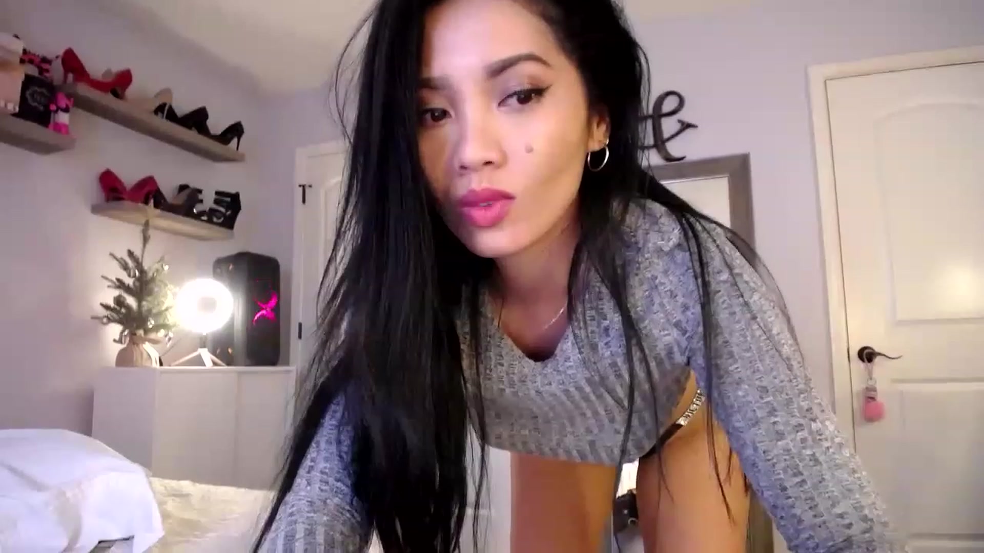 Gallery image thumbnail from AsianLuv_4U's myfreecams stream on, 12/16/2022, 18:38 image 20 of 20