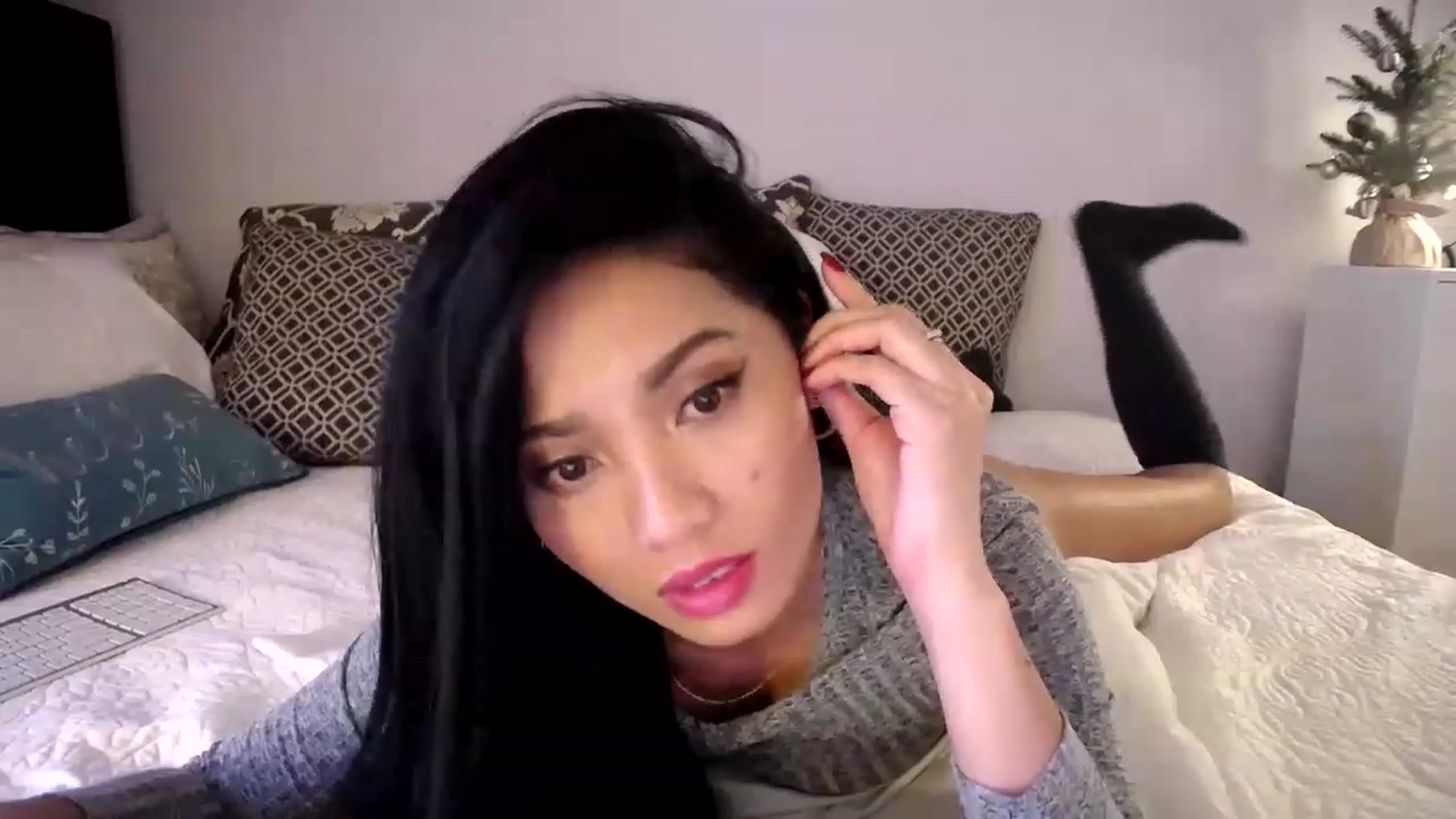 Gallery image thumbnail from AsianLuv_4U's myfreecams stream on, 12/16/2022, 18:38 image 2 of 20