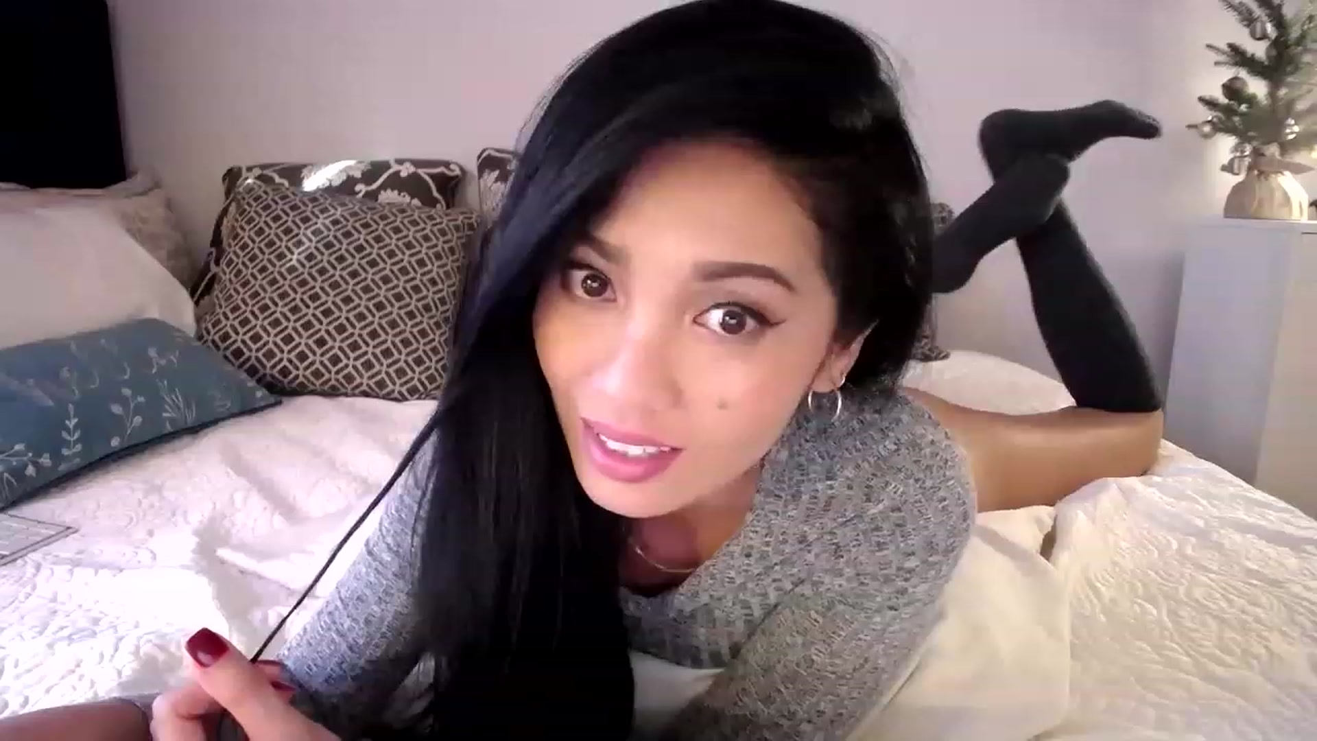Gallery image thumbnail from AsianLuv_4U's myfreecams stream on, 12/16/2022, 20:47 image 1 of 20