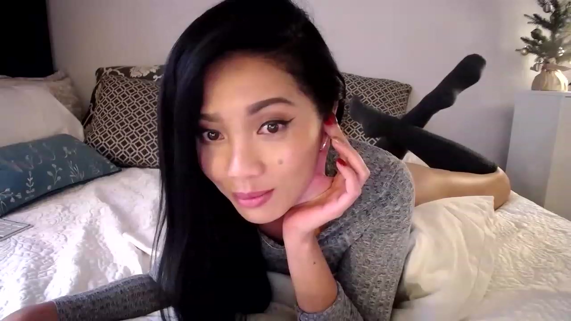 Gallery image thumbnail from AsianLuv_4U's myfreecams stream on, 12/16/2022, 20:47 image 8 of 20