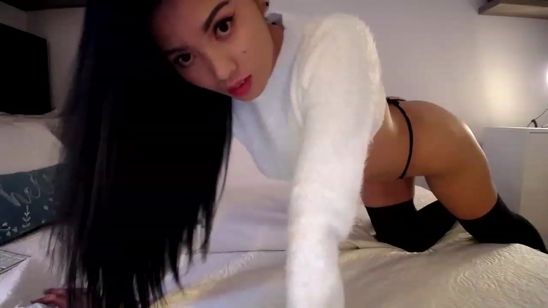 Gallery image thumbnail from AsianLuv_4U's myfreecams stream on, 12/27/2022, 19:04 image 4 of 20