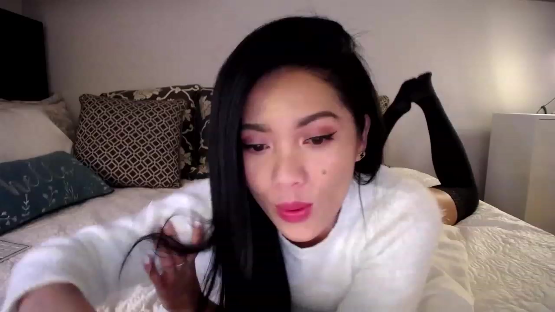 Gallery image thumbnail from AsianLuv_4U's myfreecams stream on, 12/27/2022, 19:04 image 9 of 20